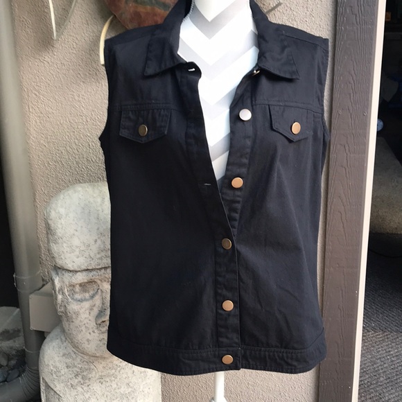 🕶Black Denim vest with lace detail on back - Picture 8 of 13